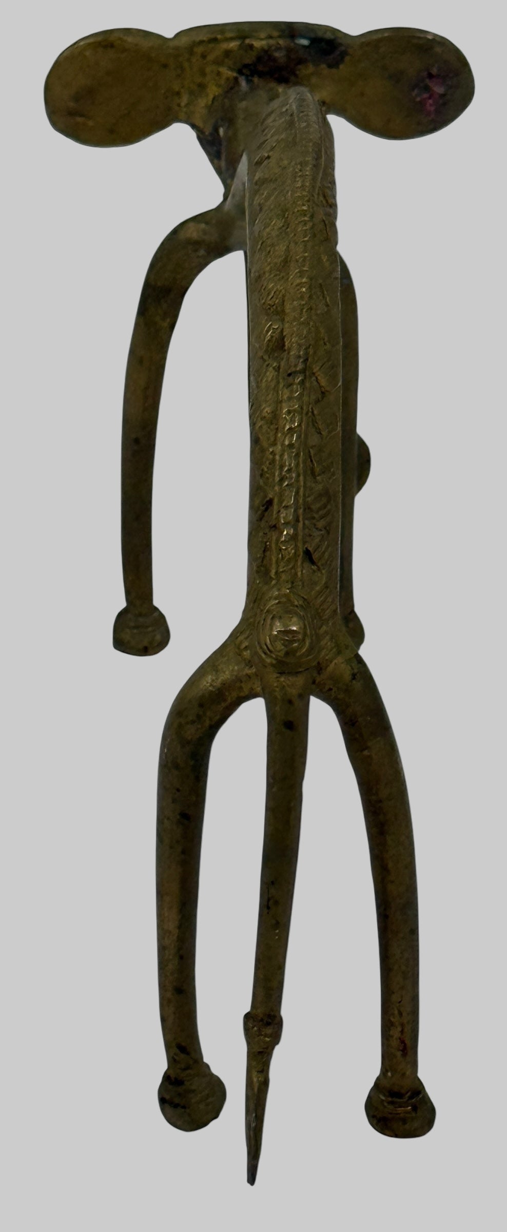 Sculpture d'éléphant vintage en laiton massif – Dhokra tribal, fonte à la cire perdue, forme lourde et arquée