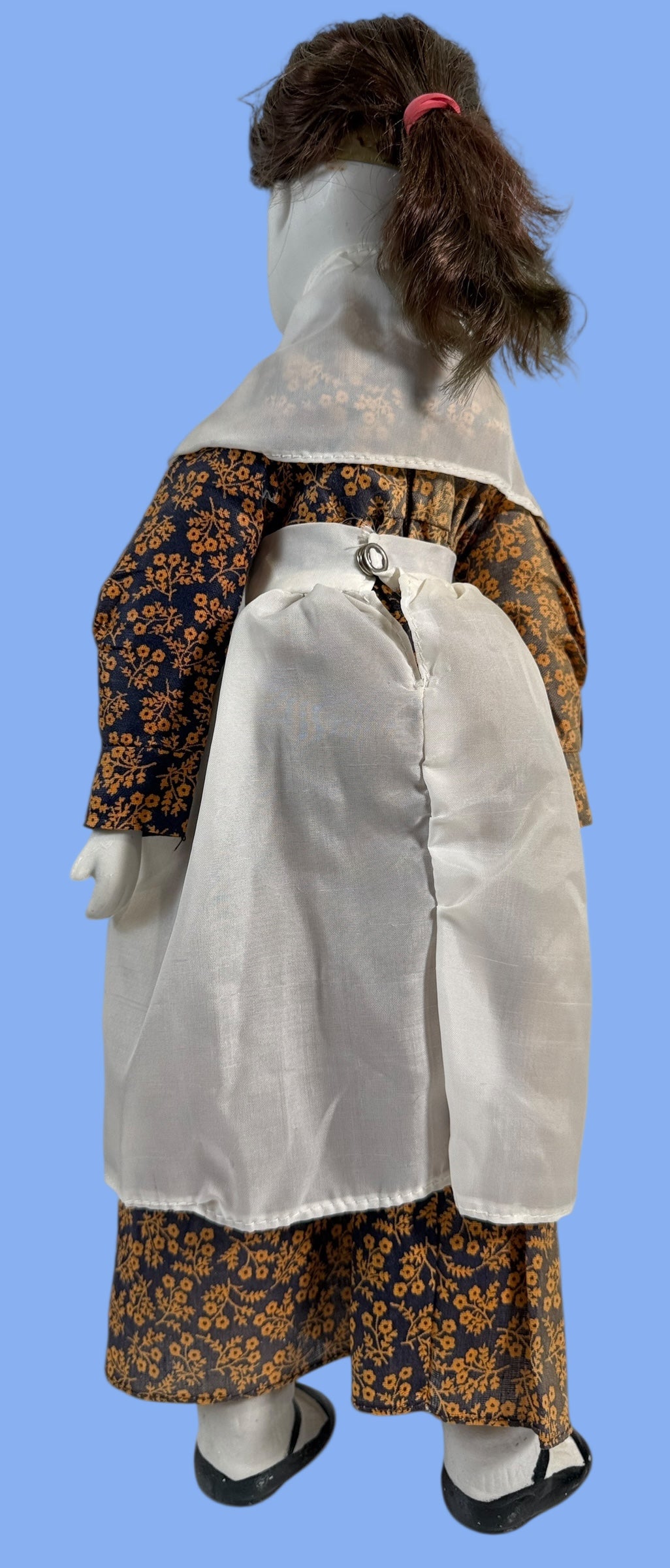 Vintage 1940s Porcelain Doll – Calico Dress & Apron