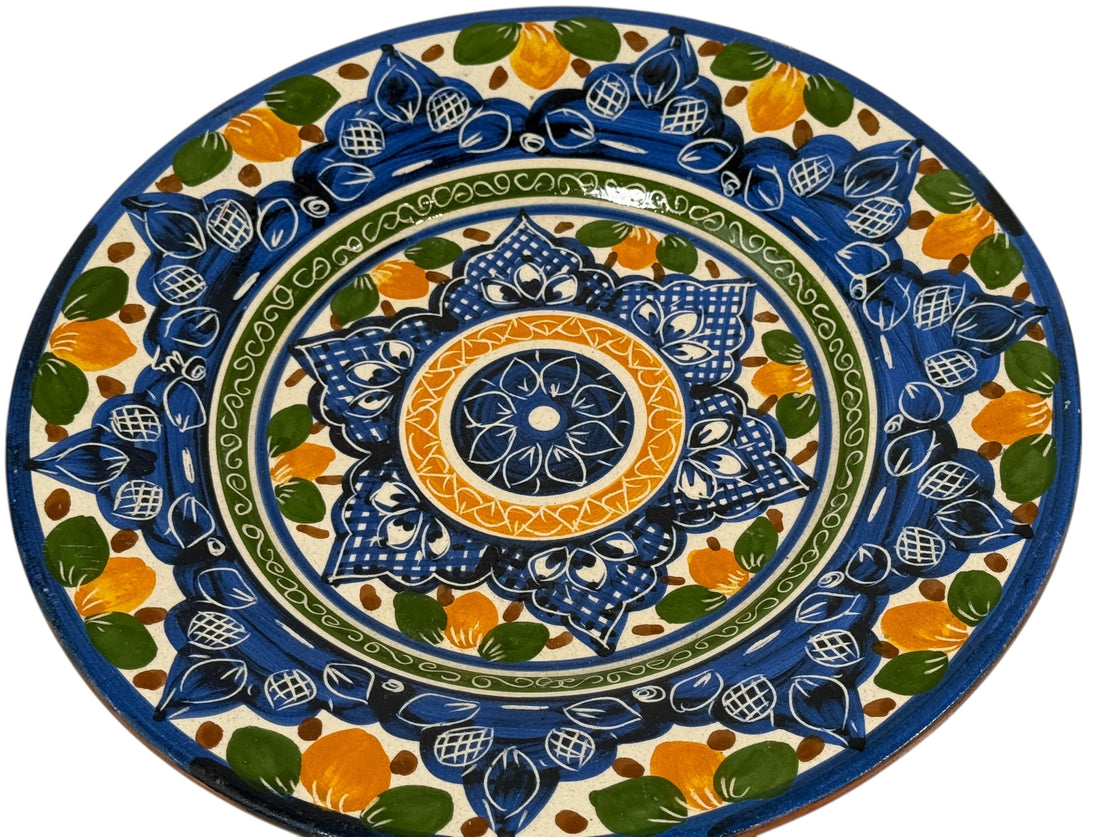 Assiette de présentation Feliciano Agostinho peinte à la main – Viana do Alentejo Portugal – Terre cuite signée