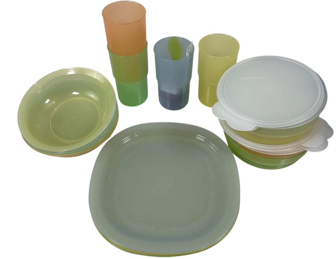 Tupperware Retired Picnic Backpack Set – Plates, Bowls & Cups