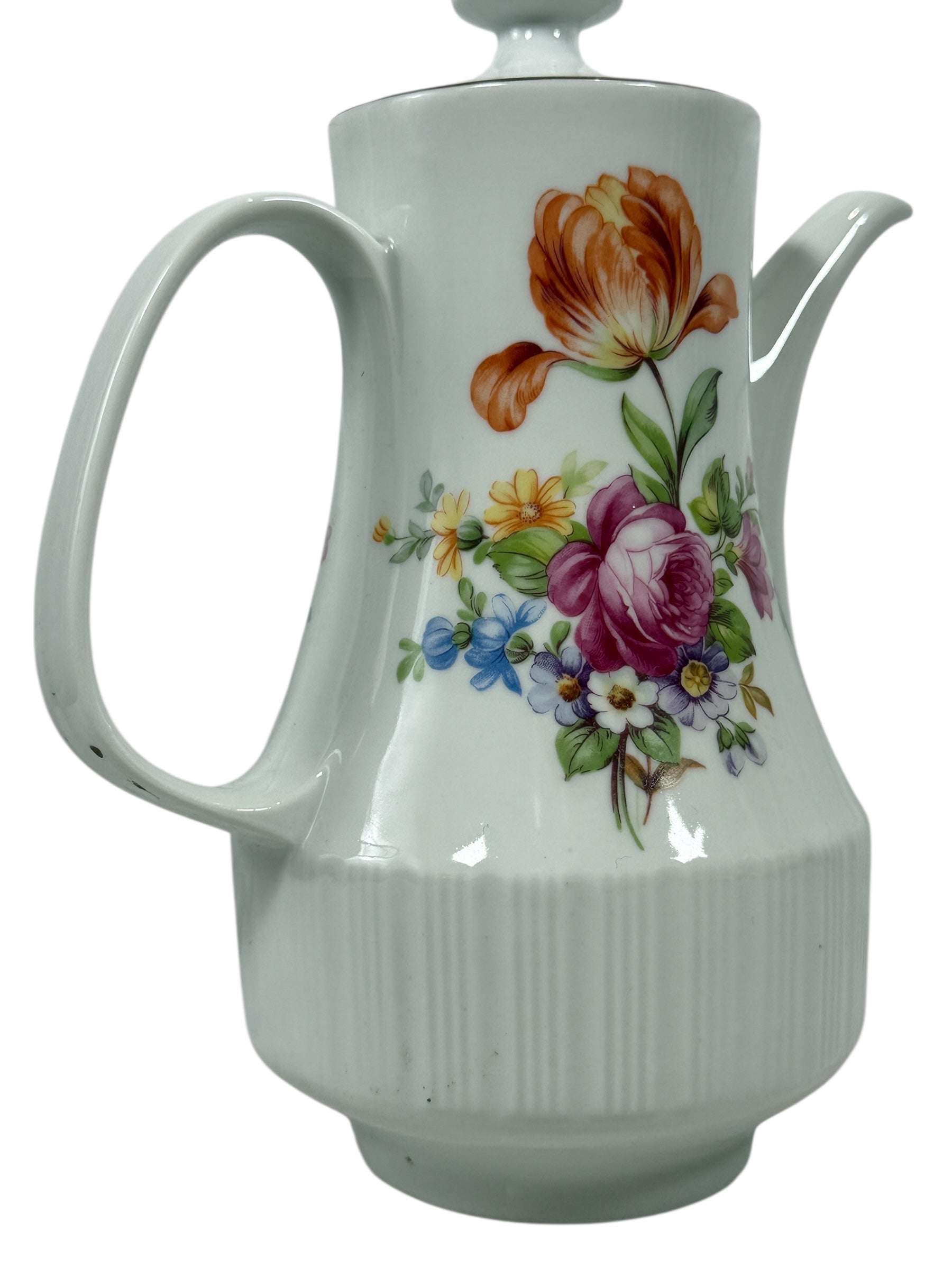 Cafetière en porcelaine allemande du milieu du siècle – Bordure florale dorée, base nervurée