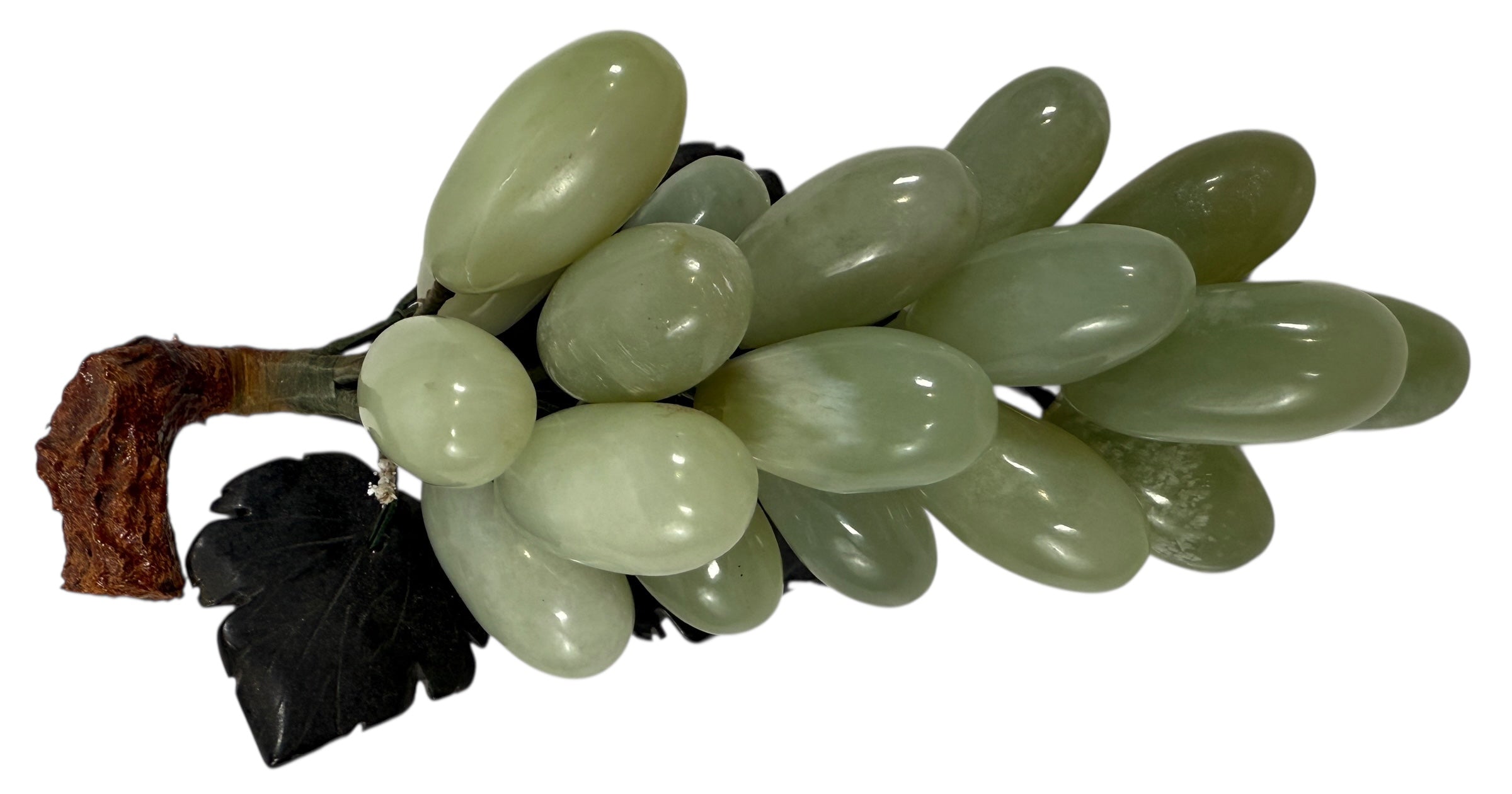 Raisins en pierre sculptés à la main du milieu du siècle – Jade/Onyx avec feuilles de marbre noir