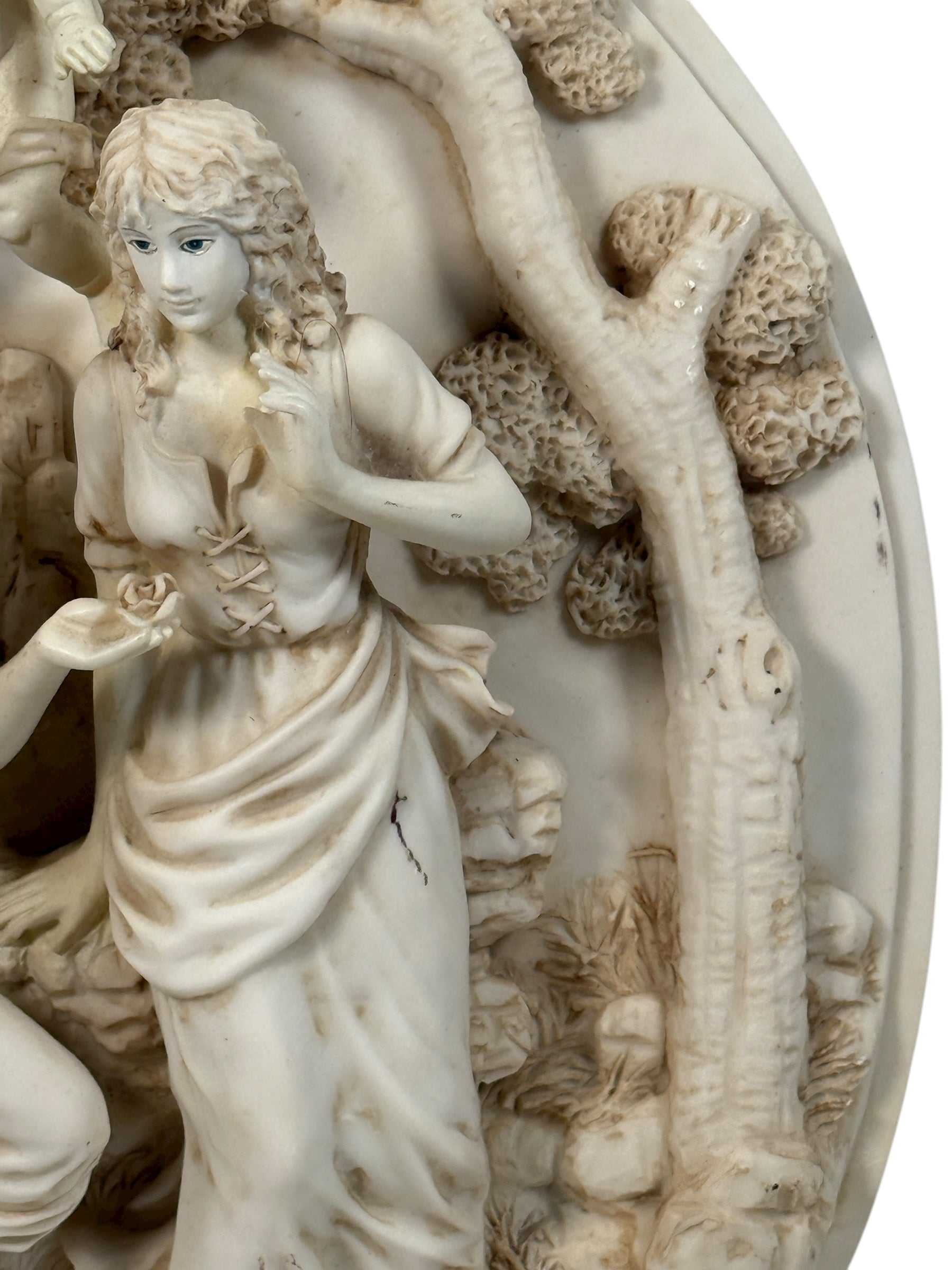 Vintage High-Relief Wall Plaque – Romantic Couple Scene (13.5”)