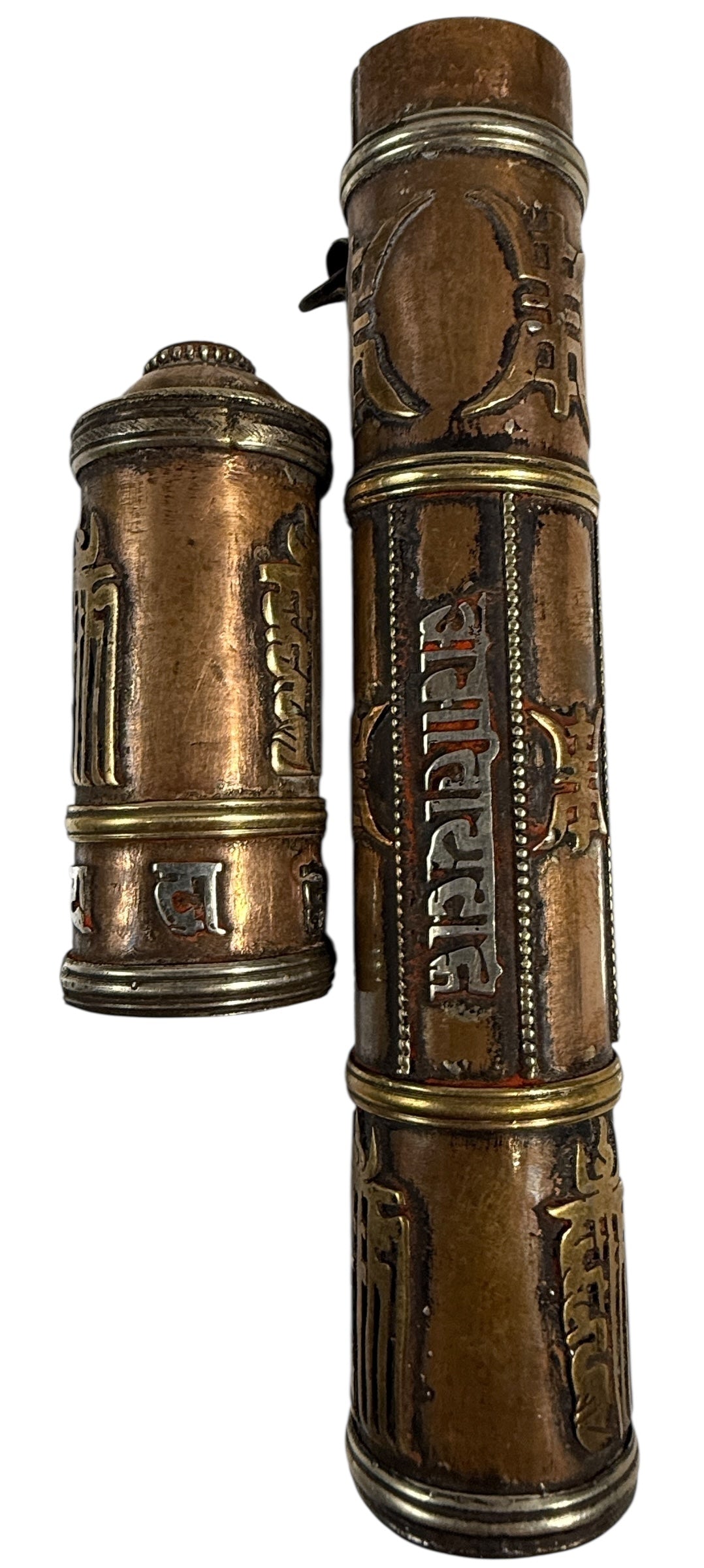 Porte-rouleau de prière bouddhiste tibétain vintage – Cuivre/laiton avec inscription argentée – Pierre manquante