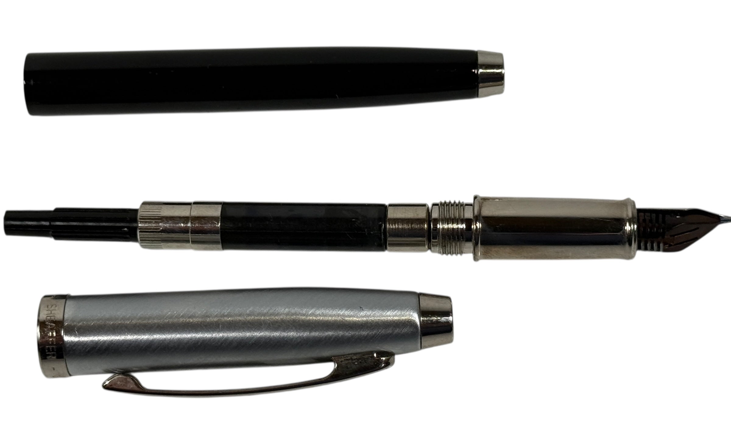 Stylo plume Sheaffer 100 – Corps noir et capuchon chromé brossé