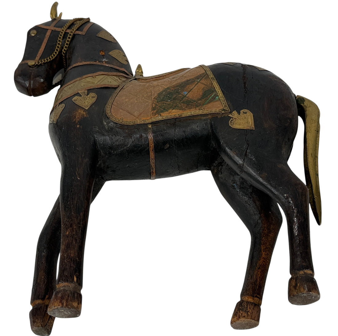 Cheval en bois sculpté à la main vintage avec applications en laiton – 31,8 cm, art populaire indien de style Marwari
