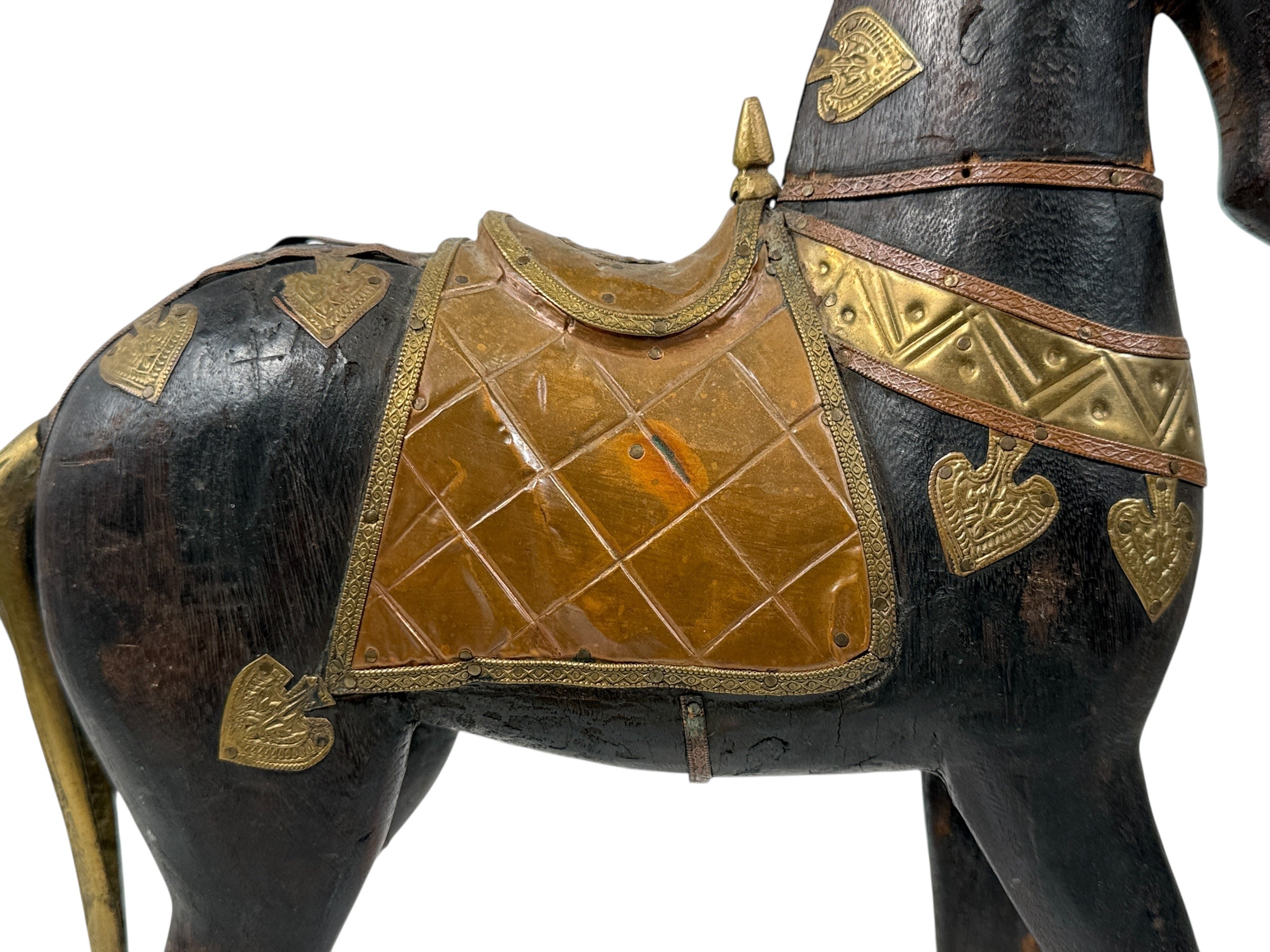 Cheval en bois sculpté à la main vintage avec applications en laiton – 31,8 cm, art populaire indien de style Marwari