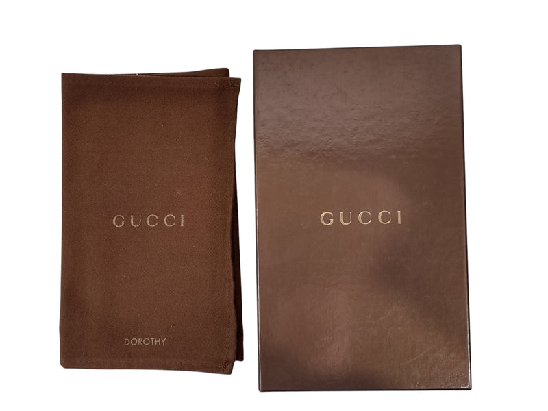 Boîte Gucci, avec pochette Dorothy ouverte 5,5" x 8,5" x 2 po.