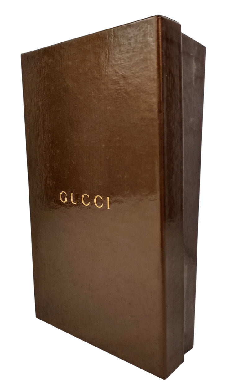 Boîte Gucci, avec pochette Dorothy ouverte 5,5" x 8,5" x 2 po.