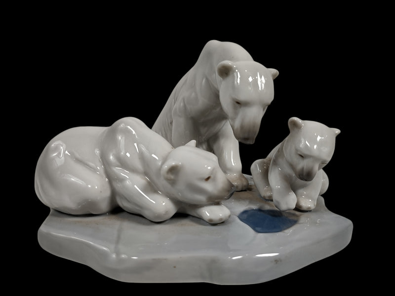 LLadro Figure 1443  Bearly Love Polar Bears Family Figurine Porcelain Bear Cubs