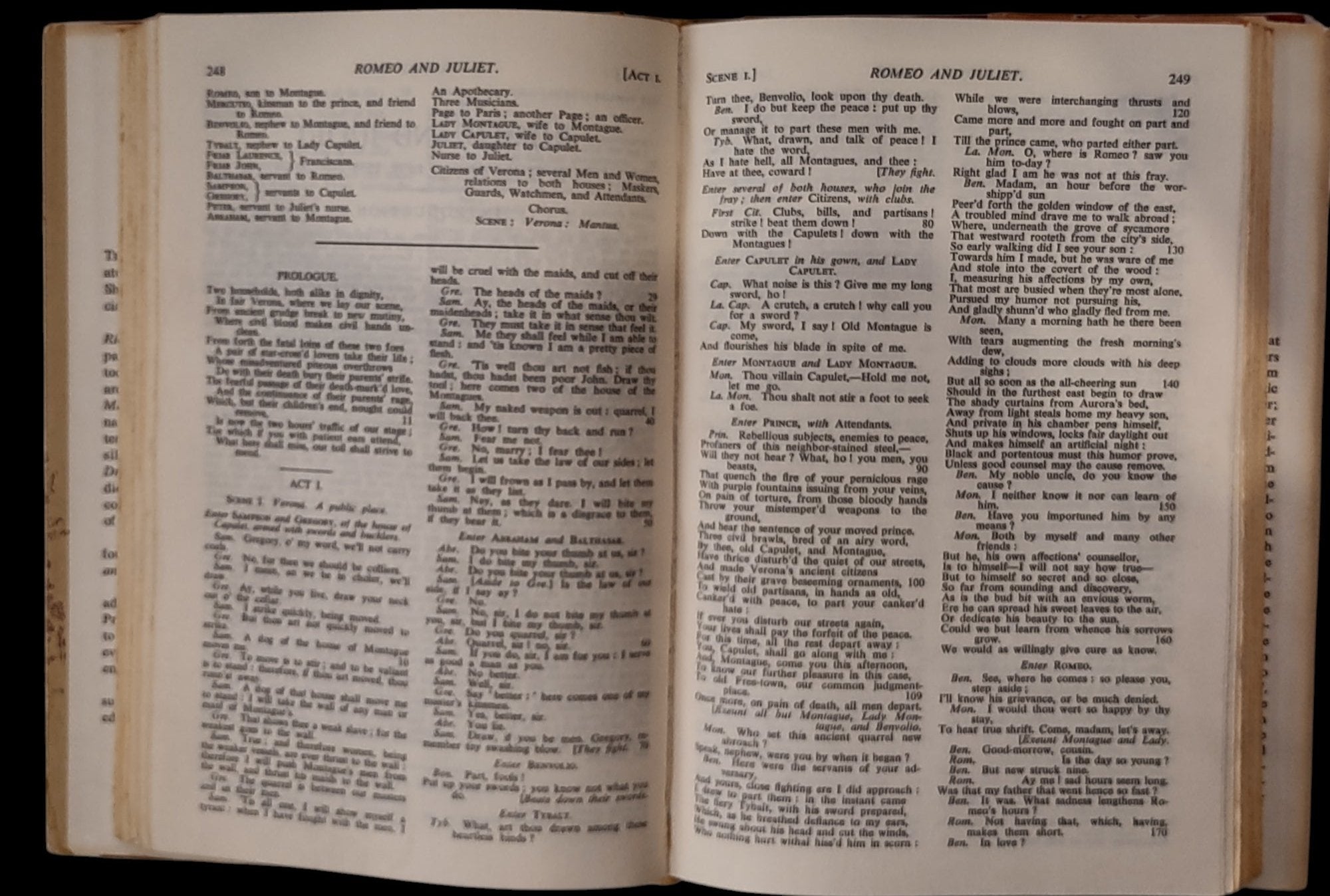 Les œuvres complètes de William Shakespeare. 2 volumes, poèmes et pièces de théâtre