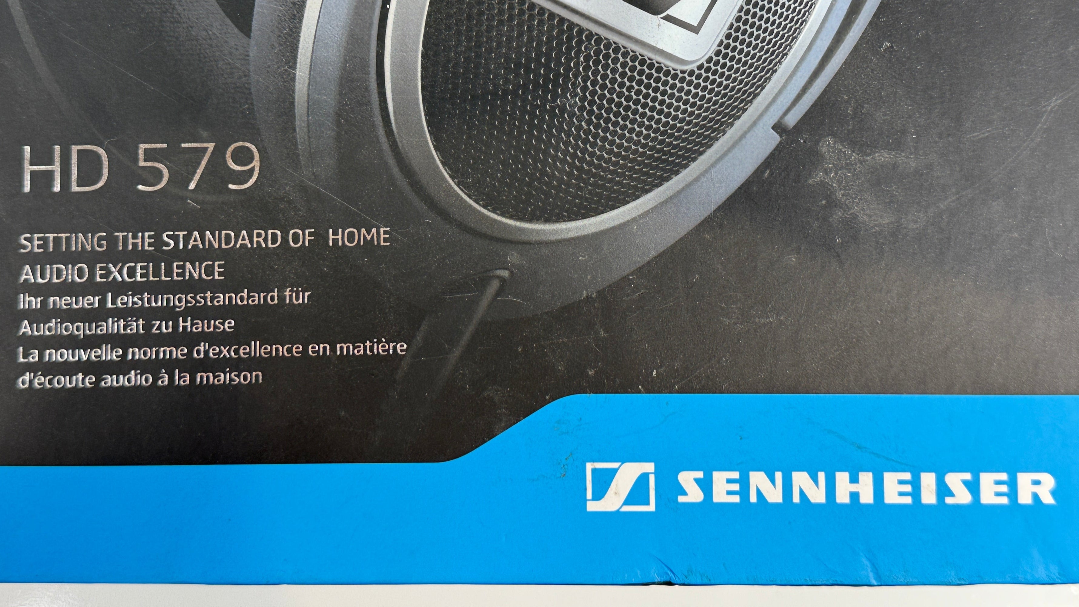Sennheiser HD 579 speaker packaging with branding and product details.