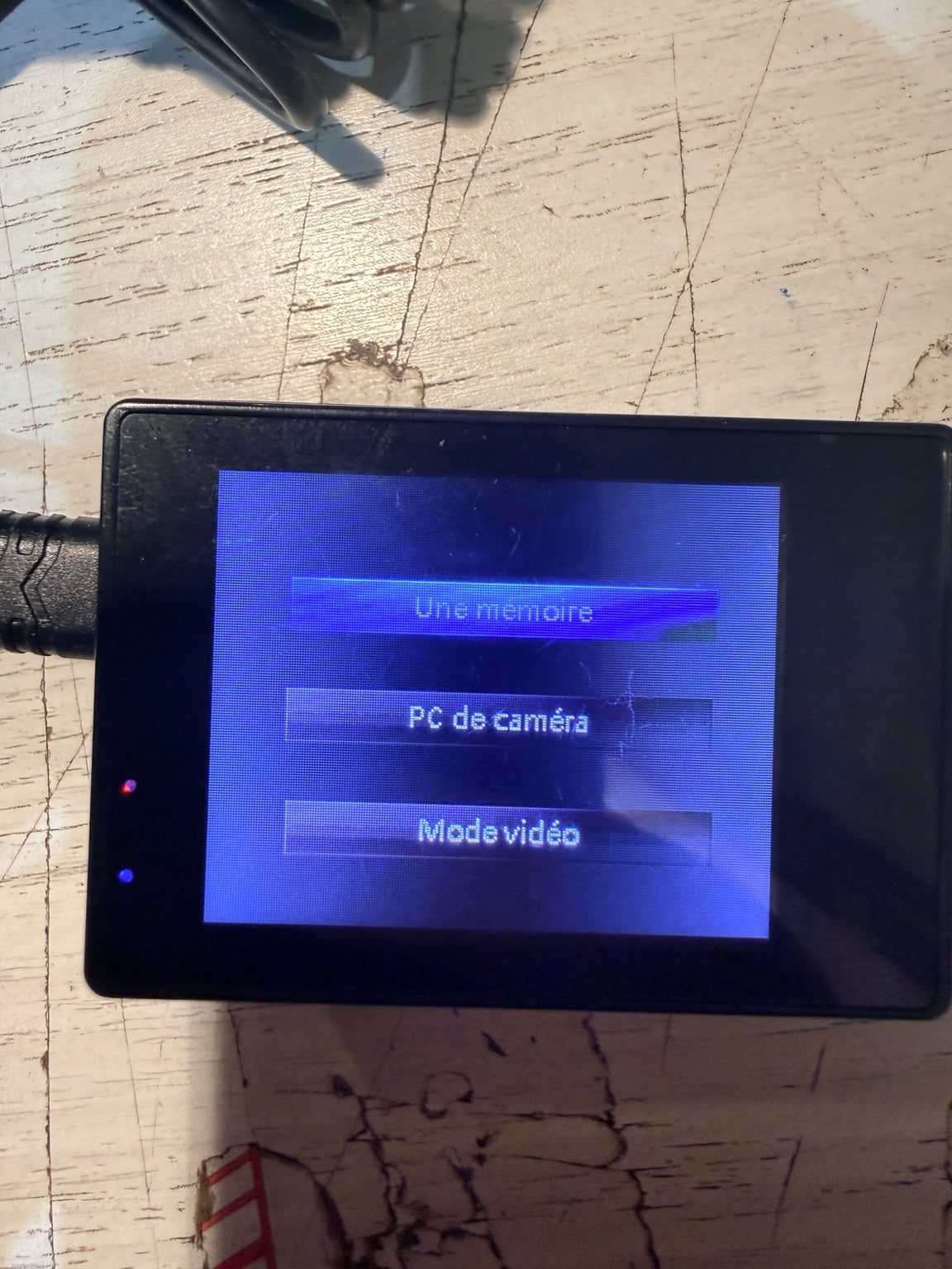 LCD powering on with French menu