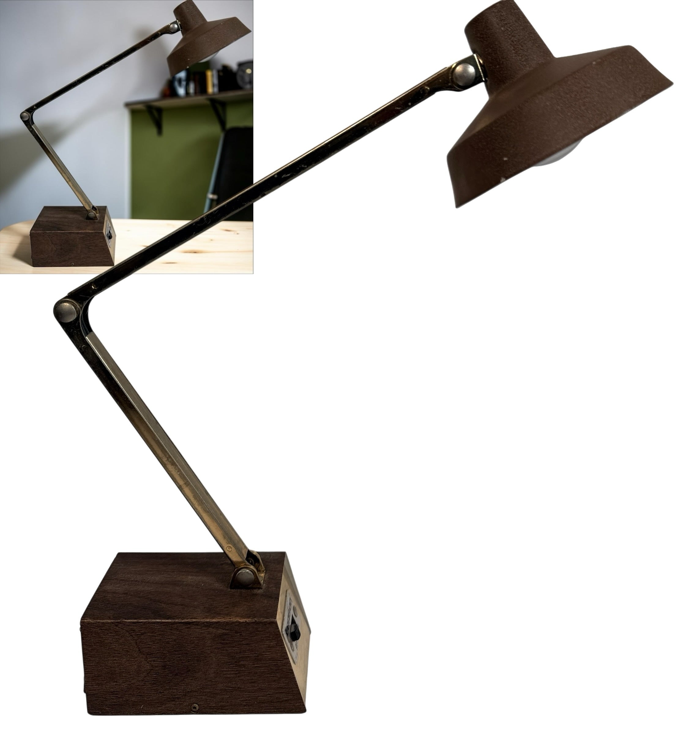 Vintage Tensor adjustable desk lamp, made in USA. Brown metal shade, brass-tone articulated arm, wood-look base. Tested to illuminate. Shop Eco Depot Montreal.