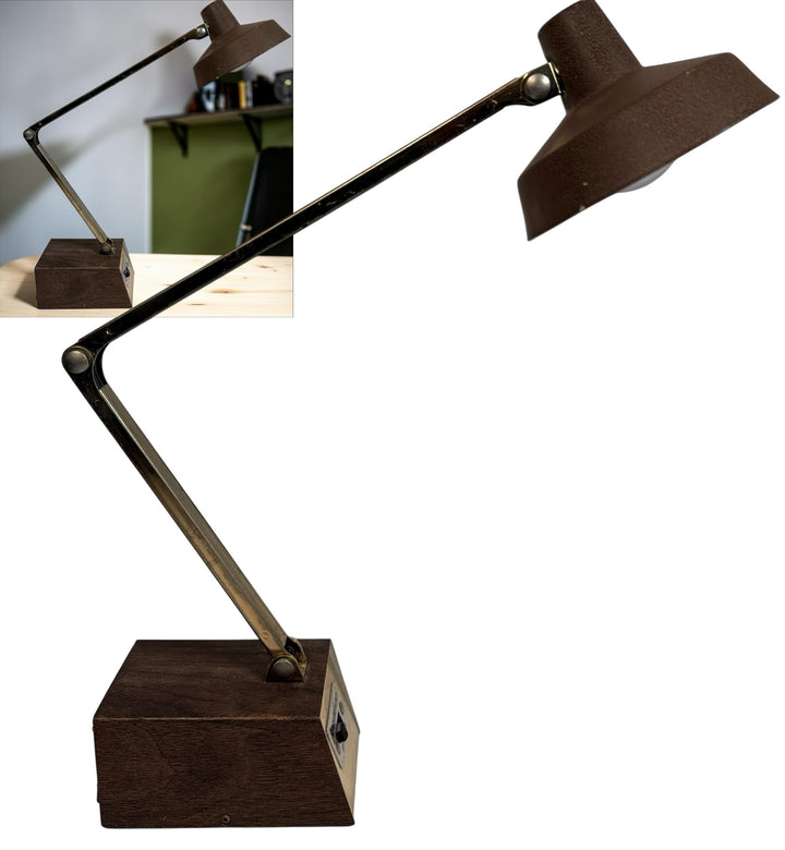 Vintage Tensor adjustable desk lamp, made in USA. Brown metal shade, brass-tone articulated arm, wood-look base. Tested to illuminate. Shop Eco Depot Montreal.