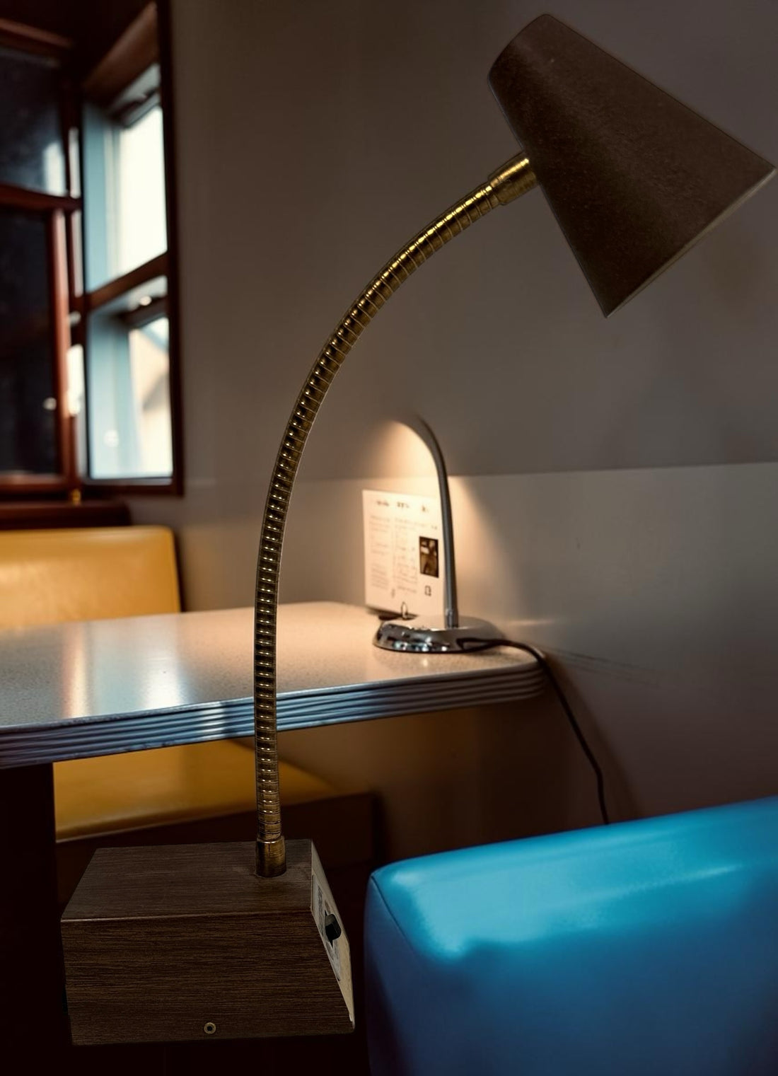 Vintage Tensor gooseneck desk lamp, made in USA. Mid-century brown shade, brass-tone adjustable neck and woodgrain base. Original vintage character.