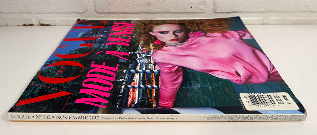 Éco-Dépôt Montréal Vogue Paris November 2017 magazine issue featuring a pink-clad model in a Venice canal setting.