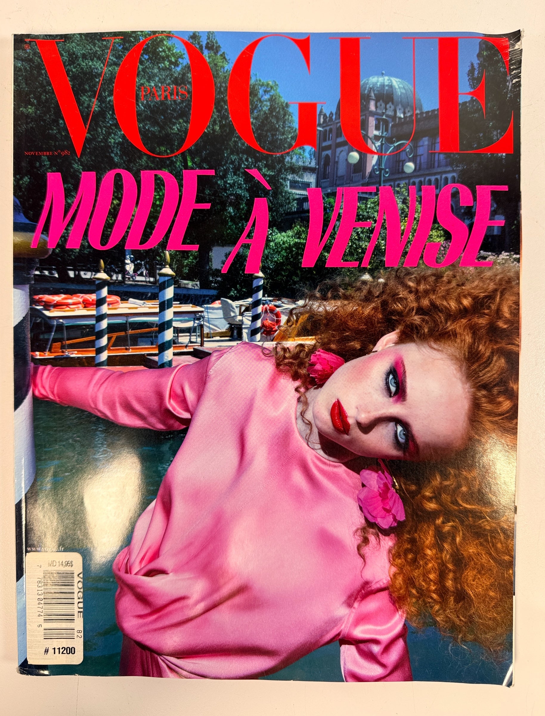 Éco-Dépôt Montréal Vogue Paris November 2017 magazine cover featuring a model in pink satin against a Venice backdrop
