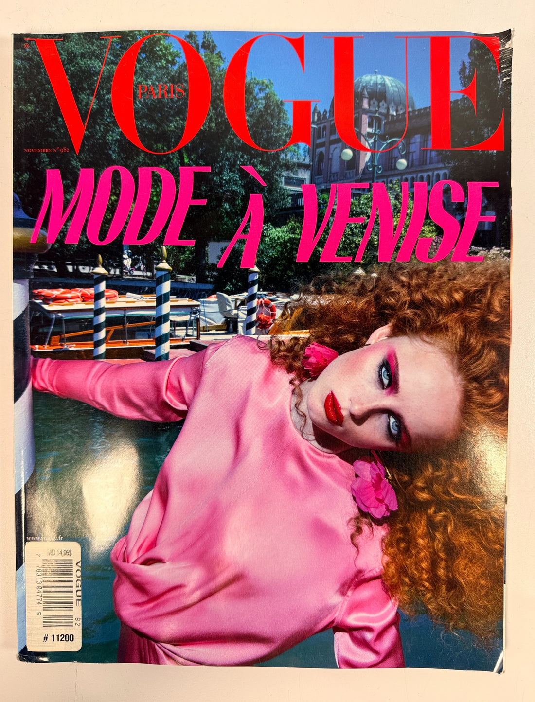 Éco-Dépôt Montréal Vogue Paris November 2017 magazine cover featuring a model in pink satin against a Venice backdrop