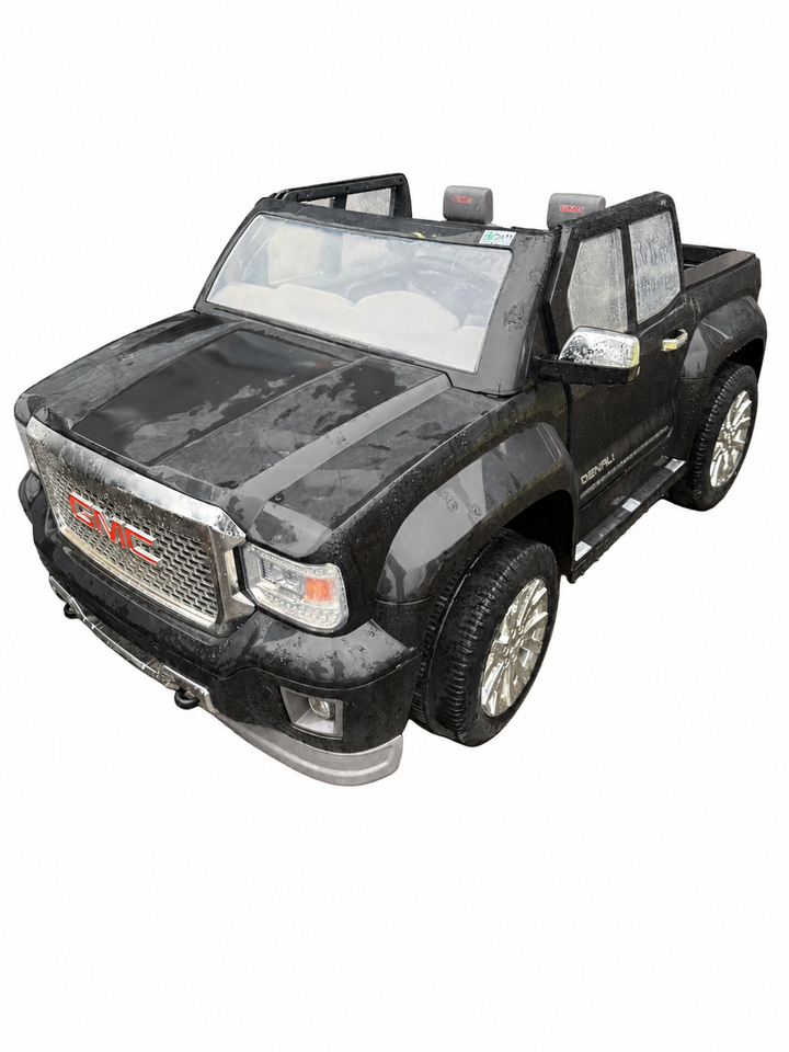 Camionnette-jouet GMC Denali noire usagée, arrière-plan retiré