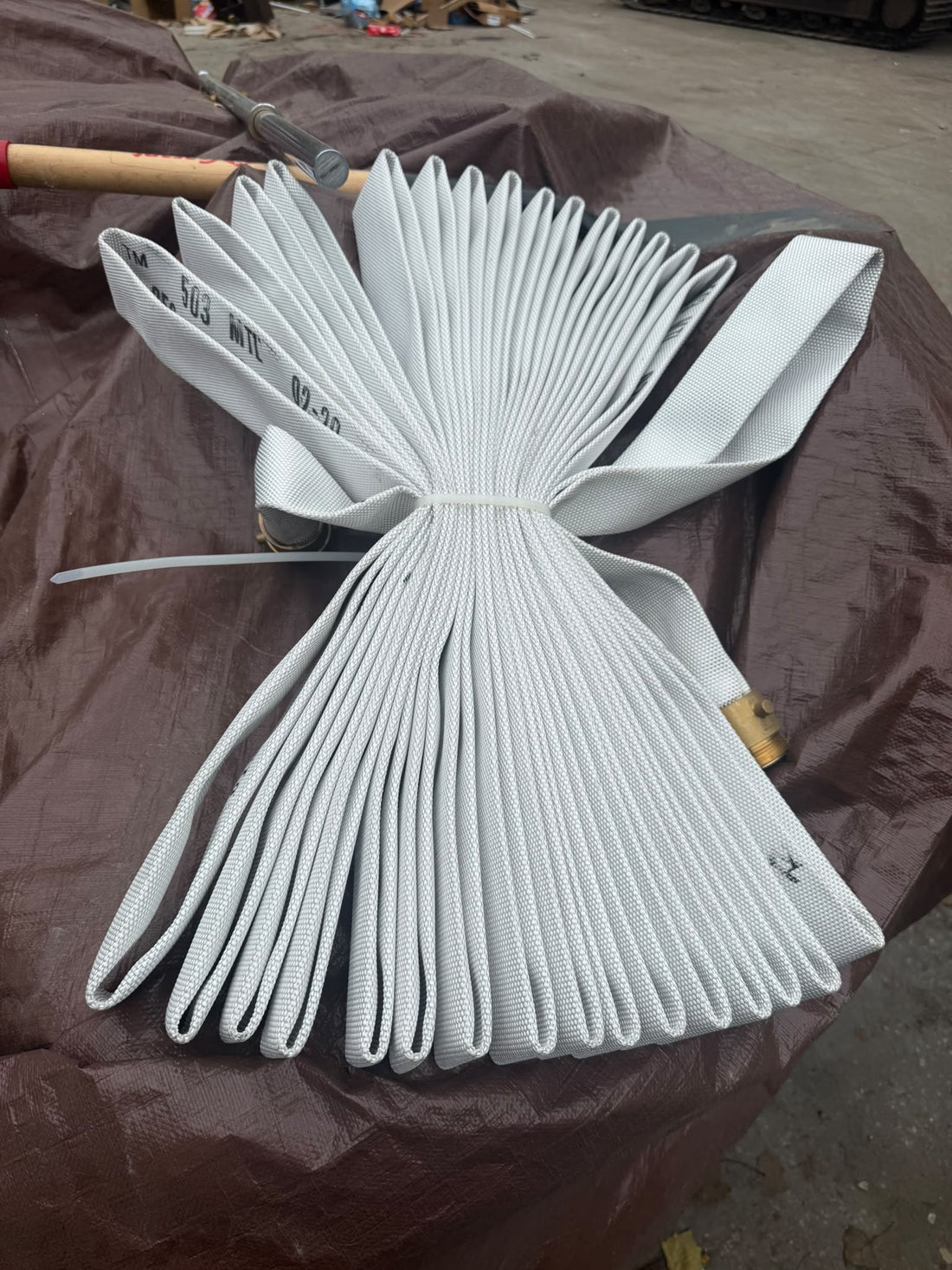 Boyau d'incendie Polyflex 1.5" x 75' Neuf avec Raccords en Laiton – Jamais utilisé