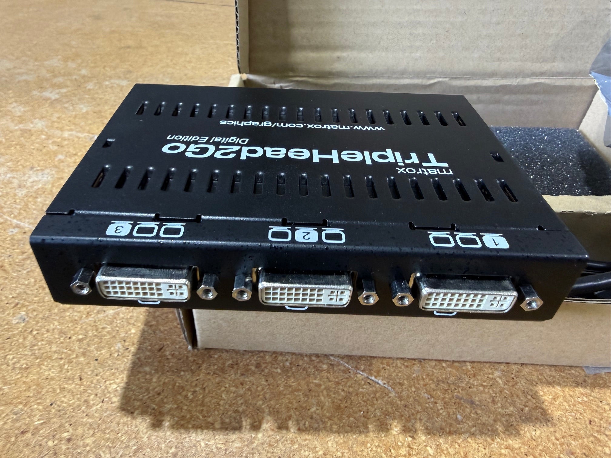 Matrox T2G-D3D-IF TripleHead2Go Digital Edition DVI VGA Multi Display Adapter
