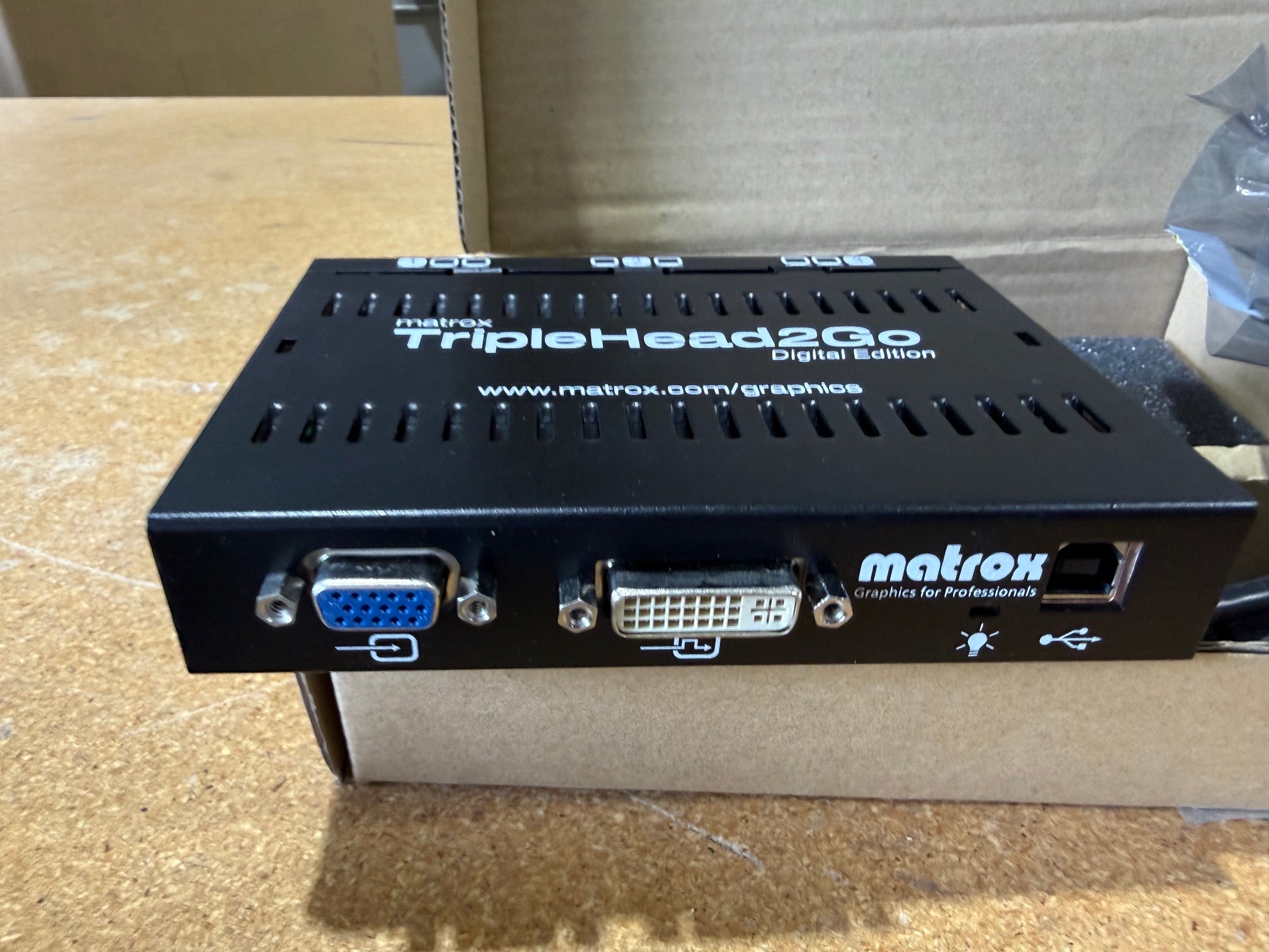 Matrox T2G-D3D-IF TripleHead2Go Digital Edition DVI VGA Multi Display Adapter