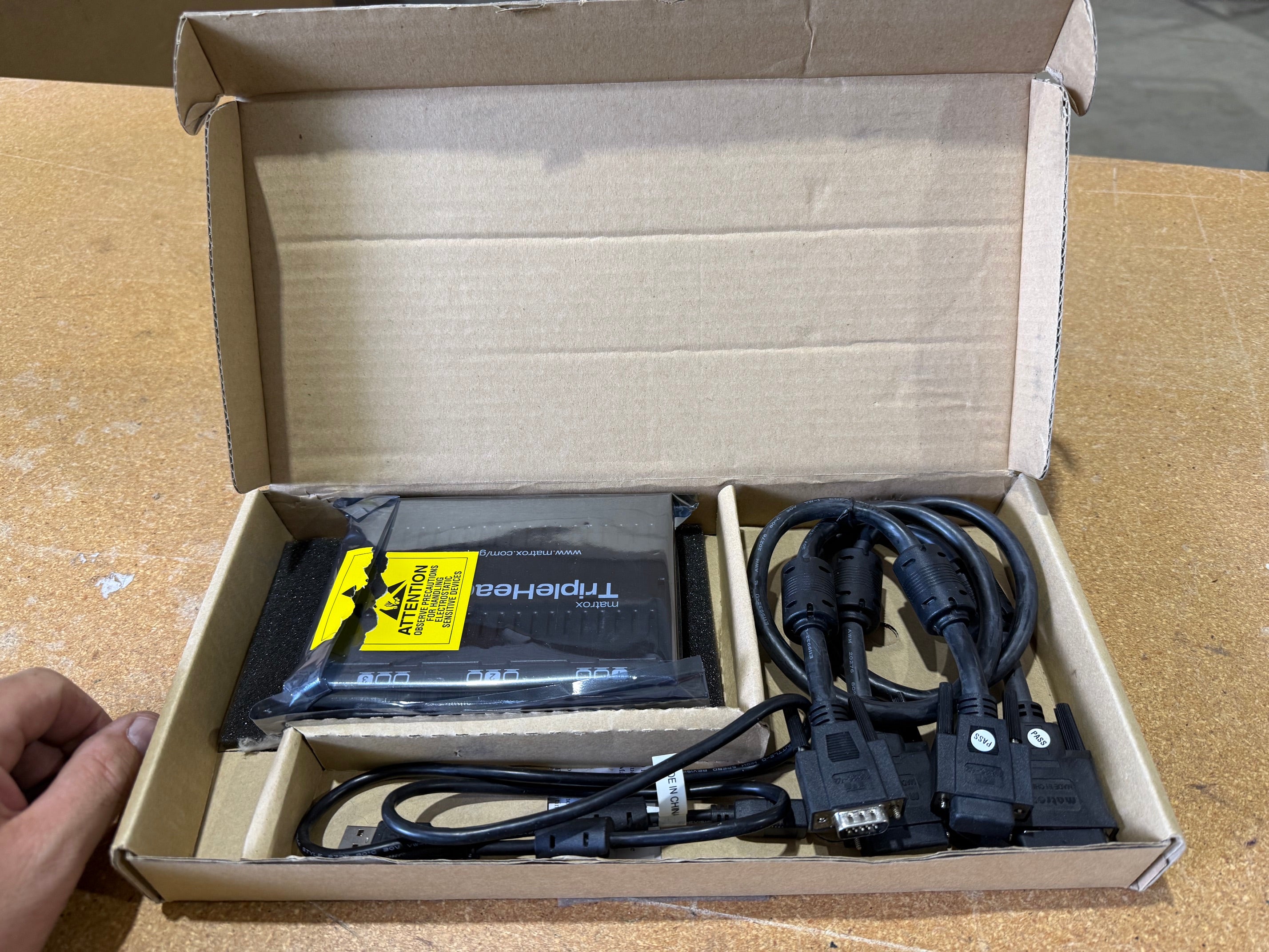 Matrox T2G-D3D-IF TripleHead2Go Digital Edition DVI VGA Multi Display Adapter