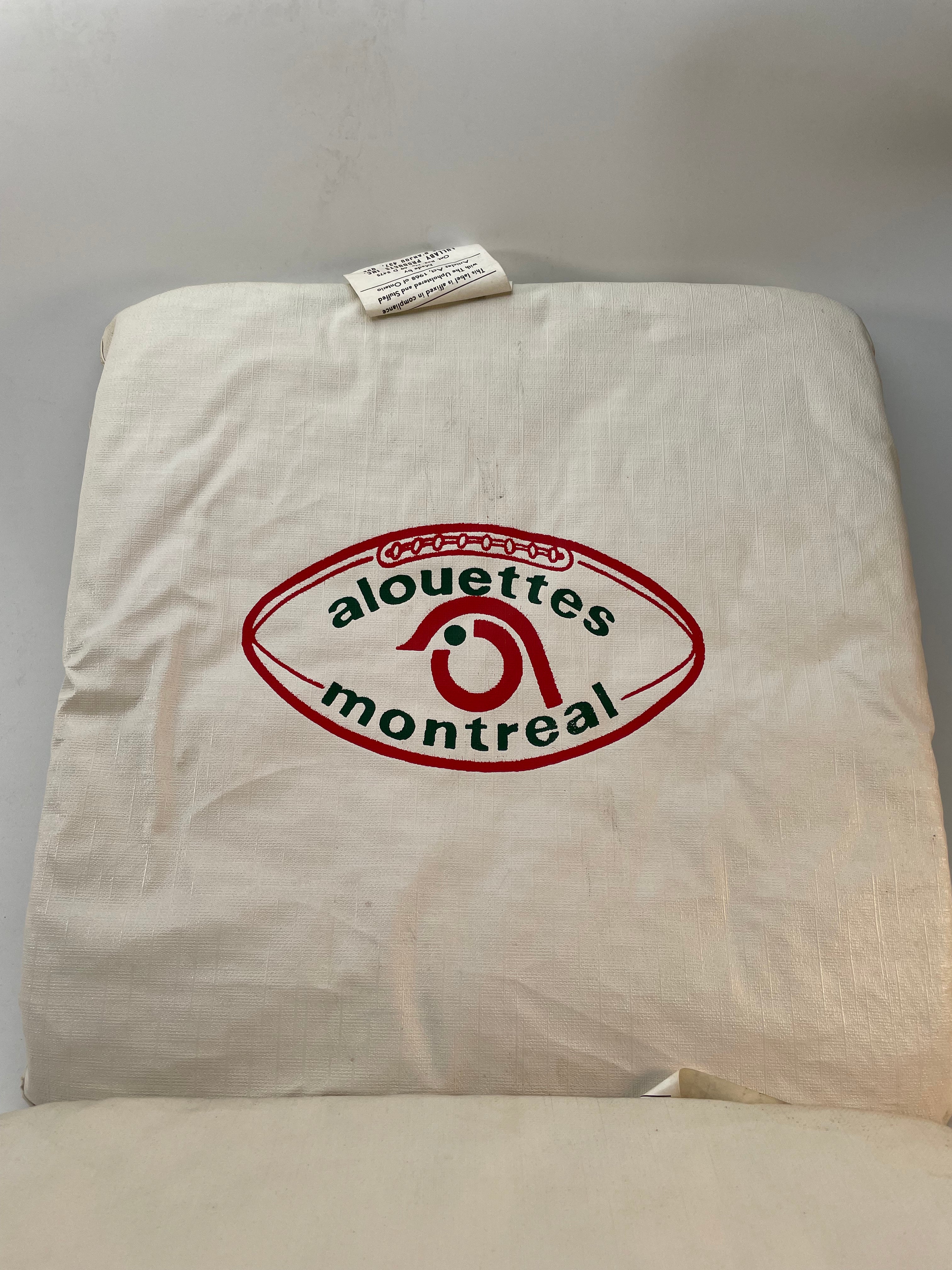 Paire d'authentiques coussins de siège de jeu des Montreal Alouettes des années 1970
