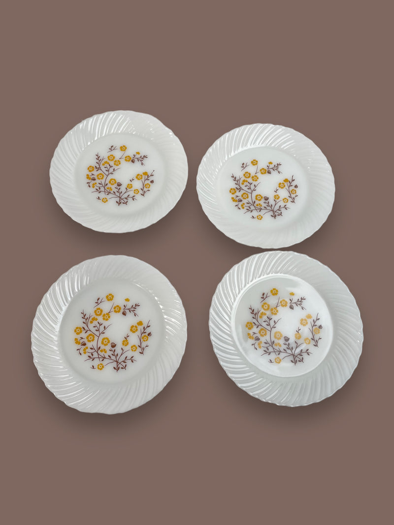 Set of 4 vintage Termocrisa Milk Glass 9-inch dinner plates