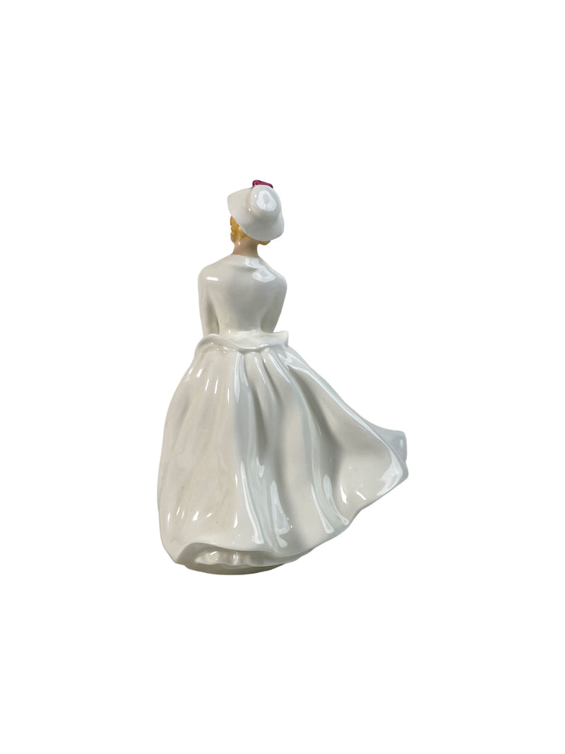 Figurine Royal Doulton MARY HN2374 fabriquée et peinte à la main en Angleterre