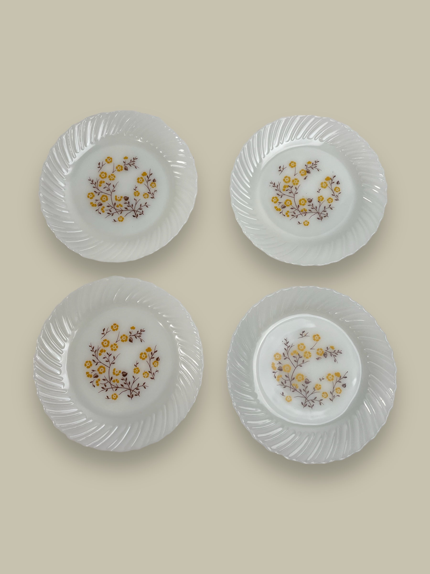 Set of 4 vintage 7-inch Termocrisa Milk Glass dessert plates