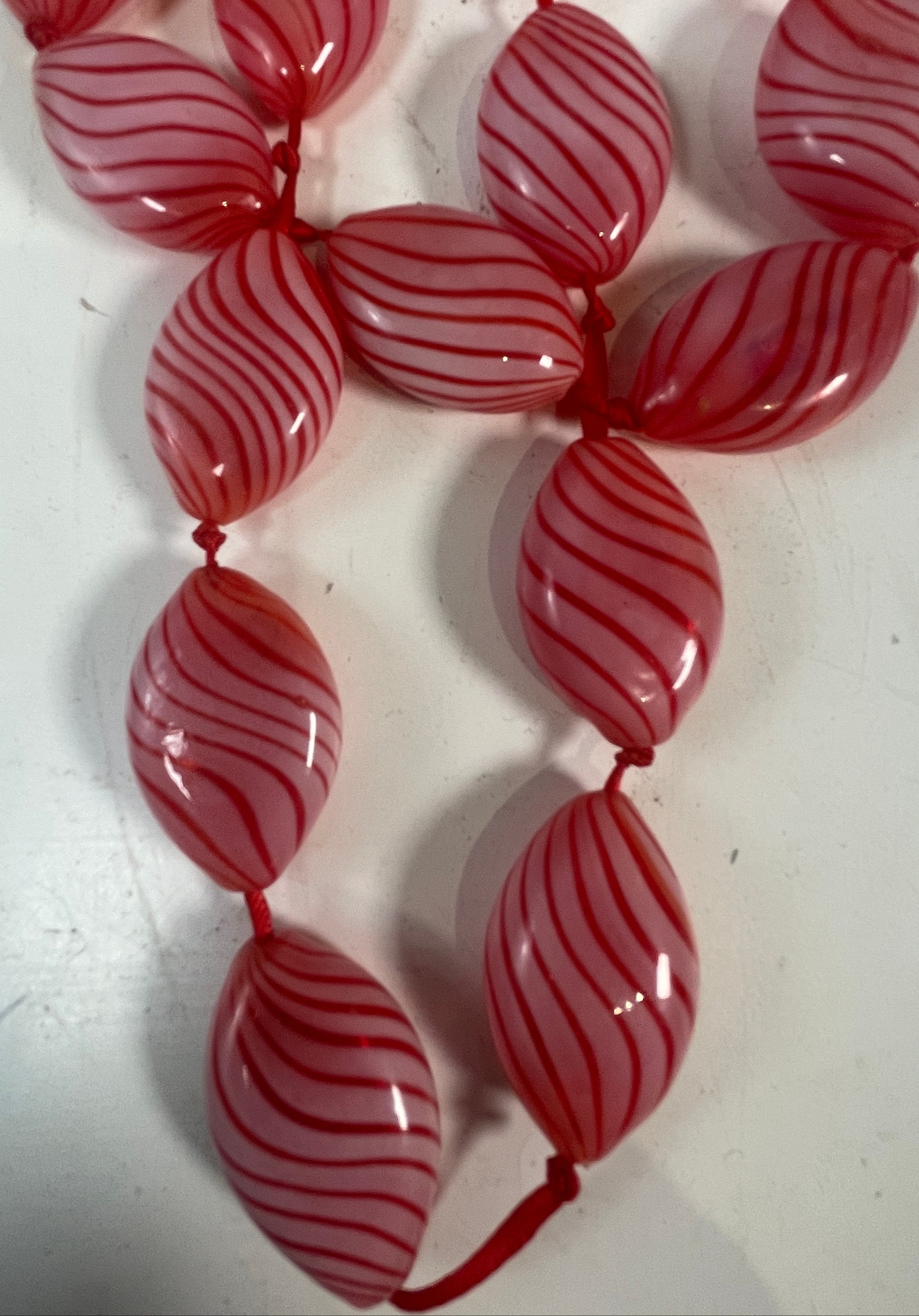 Murano-Style Vintage Swirl Glass Bead Necklace – Bold Red & White