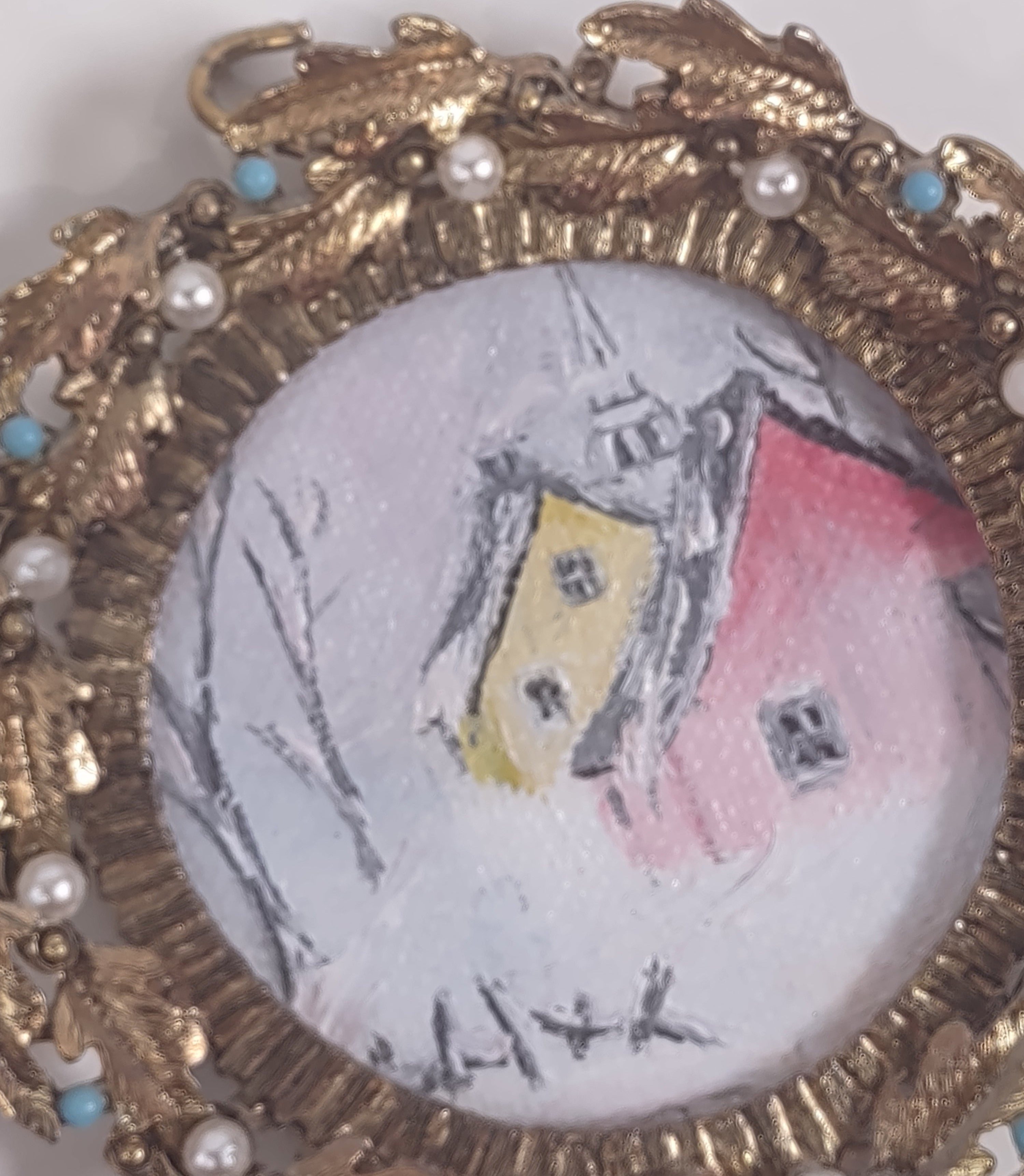 Peintures miniatures italiennes vintage de style rococo – Cadres dorés avec fausses perles et turquoise, support en velours rouge – Paire