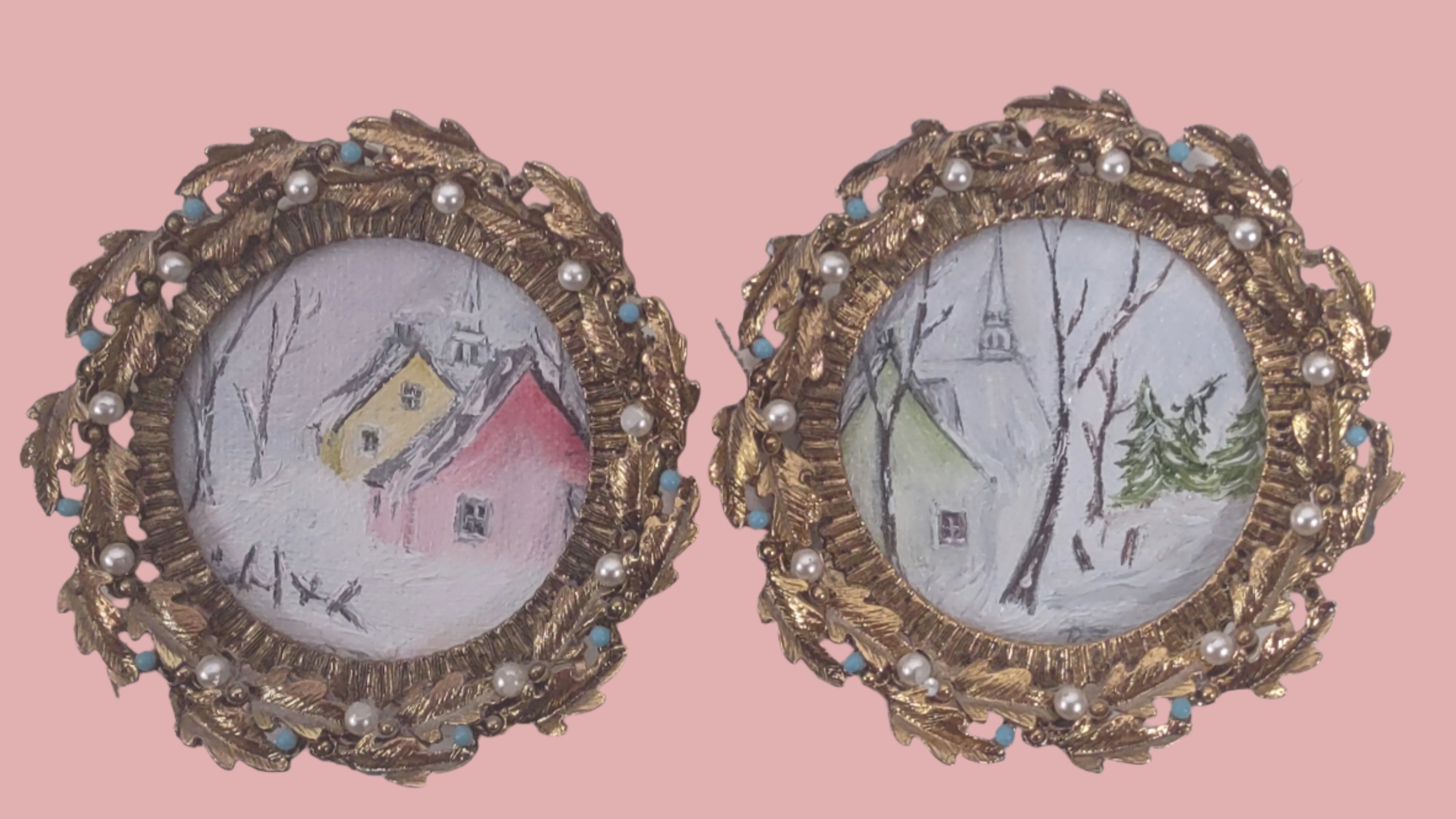 Peintures miniatures italiennes vintage de style rococo – Cadres dorés avec fausses perles et turquoise, support en velours rouge – Paire