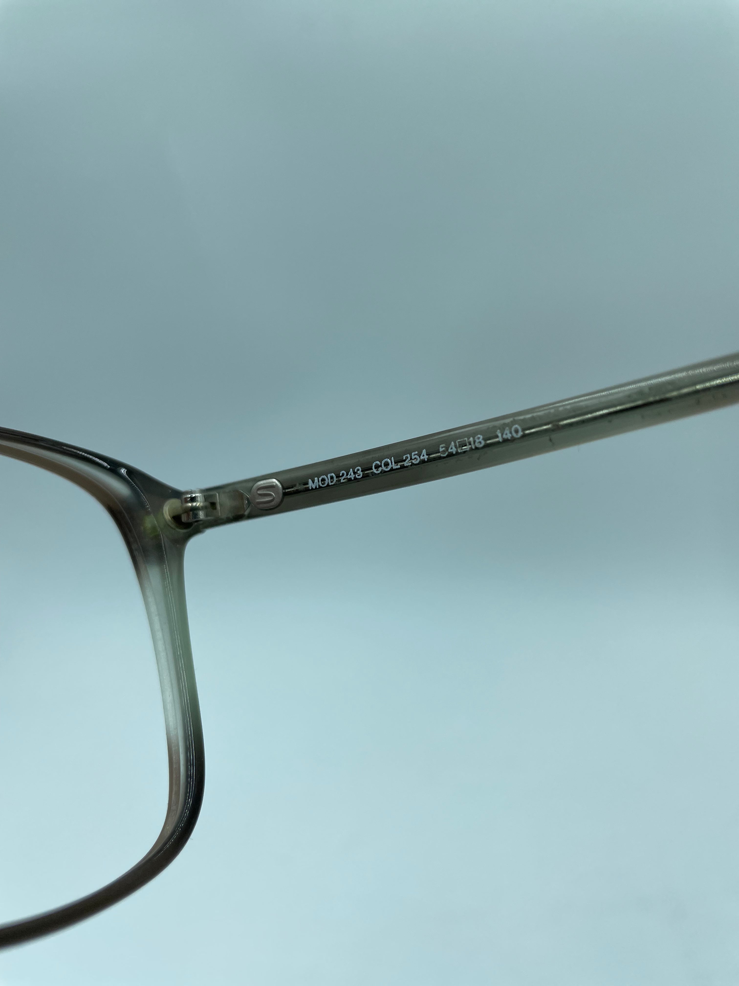 SILHOUETTE Square Two-Tone Frames
