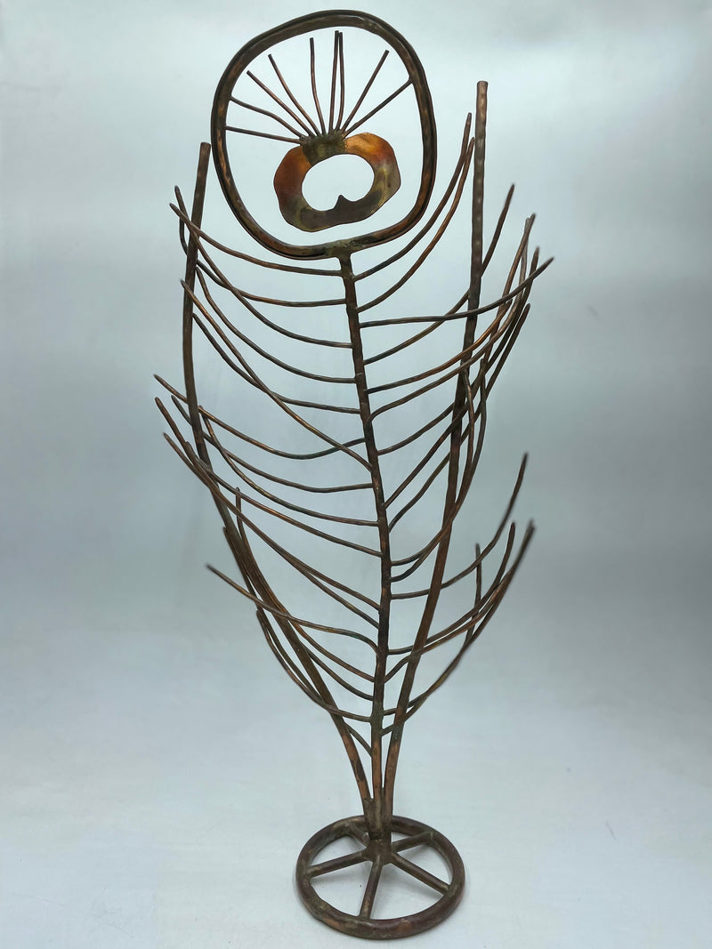 Sculpture en plumes de paon par Menachem Gosher